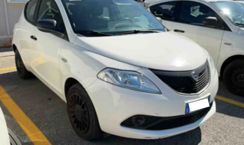 Lancia Ypsilon 1.0 FireFly 5 porte S&S Hybrid Ecochic Silver